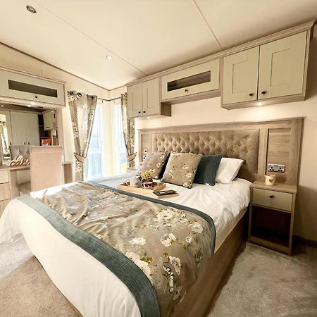 Stunning Caravan With Full Lake View At Southview Holiday Park Ref 33004Ml Skegness Eksteriør billede