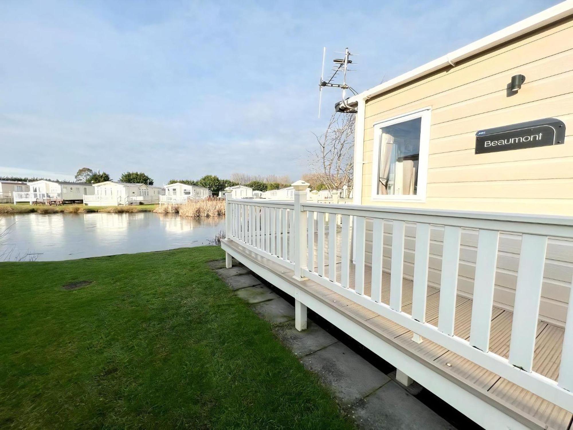 Stunning Caravan With Full Lake View At Southview Holiday Park Ref 33004Ml Skegness Eksteriør billede